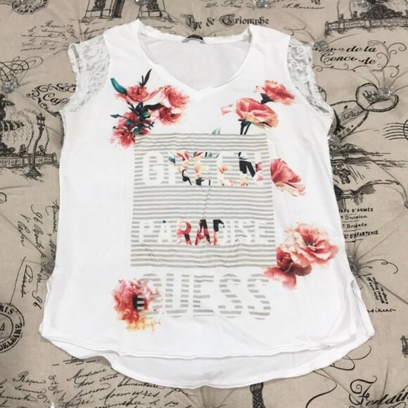 Guess Tshirt - Picture 1 of 7